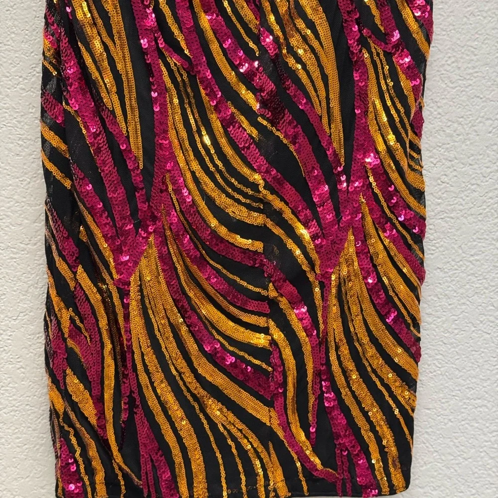 Bella Barnett Sequin Strapless Dress in Fuchsia, Gold and Black size M - Picture 10 of 15